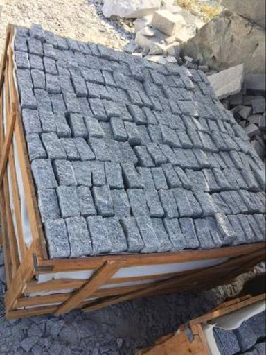 Pavimentação de pedra de granito branco