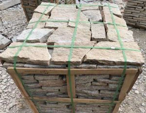 Pavimentação irregular da forma do granito amarelo